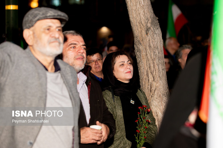 وداع شبانه مردم اصفهان با شهید «آوانس سیمونیان»