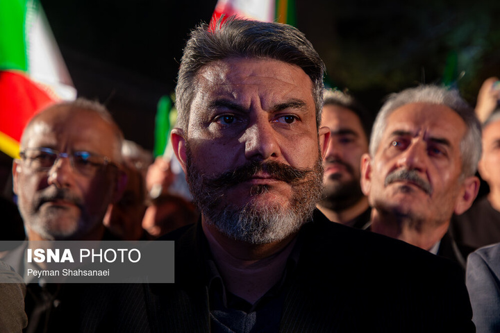 وداع شبانه مردم اصفهان با شهید «آوانس سیمونیان»