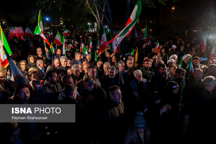 وداع شبانه مردم اصفهان با شهید «آوانس سیمونیان»