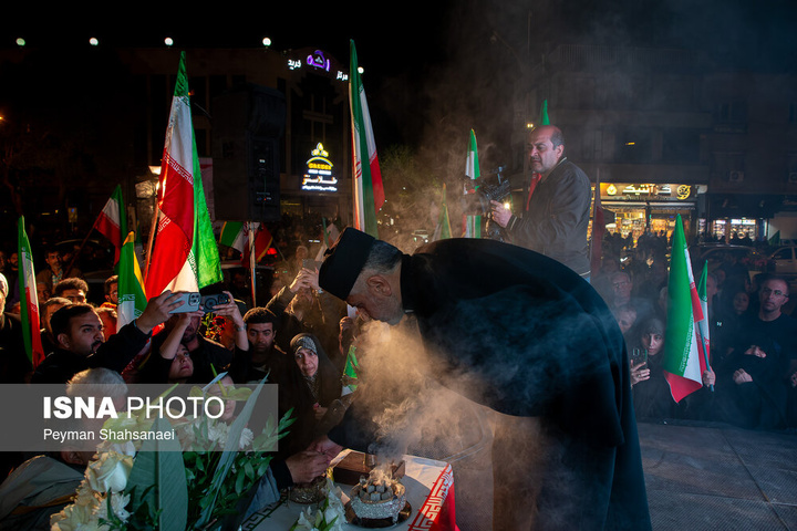 وداع شبانه مردم اصفهان با شهید «آوانس سیمونیان»