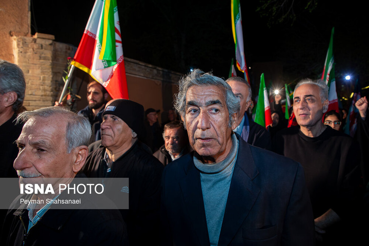 وداع شبانه مردم اصفهان با شهید «آوانس سیمونیان»