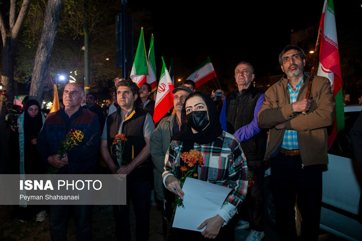 وداع شبانه مردم اصفهان با شهید «آوانس سیمونیان»
