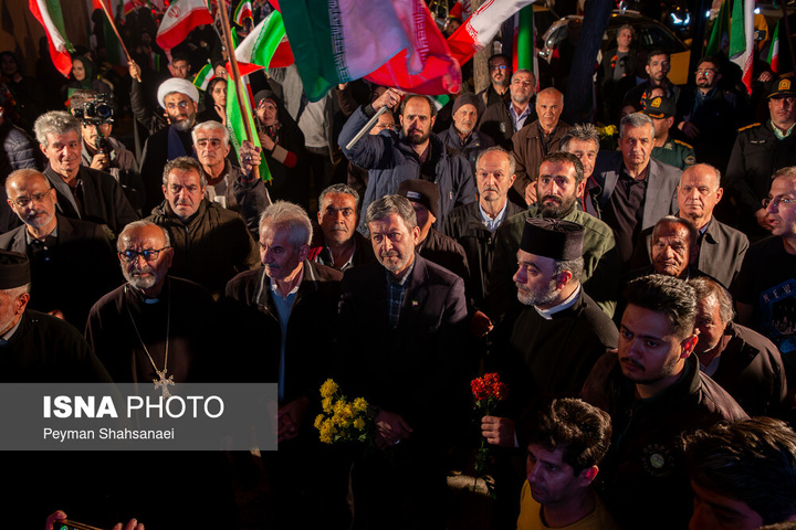 وداع شبانه مردم اصفهان با شهید «آوانس سیمونیان»