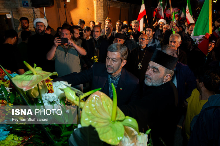 وداع شبانه مردم اصفهان با شهید «آوانس سیمونیان»