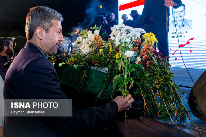 وداع شبانه مردم اصفهان با شهید «آوانس سیمونیان»