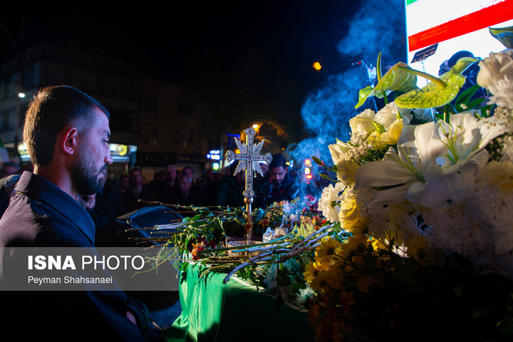 وداع شبانه مردم اصفهان با شهید «آوانس سیمونیان»
