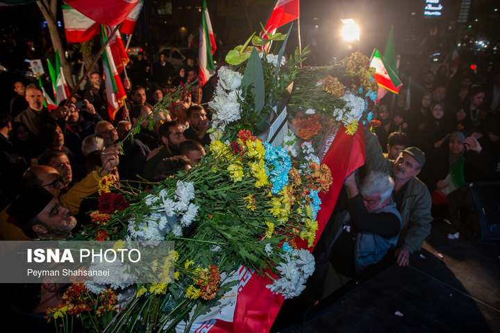 وداع شبانه مردم اصفهان با شهید «آوانس سیمونیان»