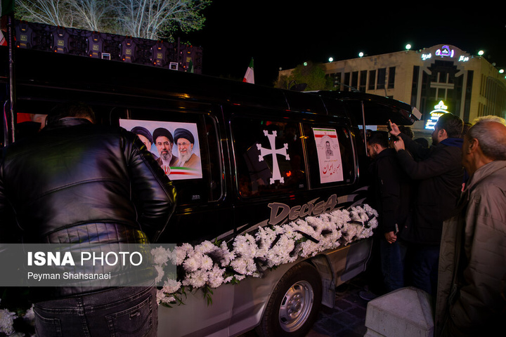 وداع شبانه مردم اصفهان با شهید «آوانس سیمونیان»