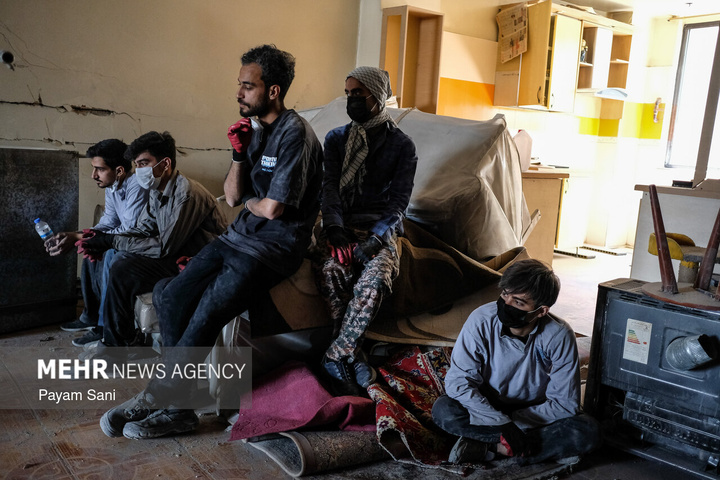 گروه‌های جهادی، پای کار بازسازی مناطق آسیب دیده در جنگ