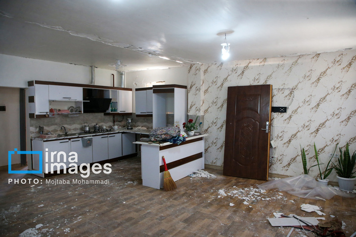 آثار حمله هوایی به روستای شفت گیلان در پی حمله متجاوزانه دشمن آمریکایی صهیونیستی به منطقه مسکونی در روستای عثماوندان از توابع شهرستان شفت استان گیلان ۶ نفر شهید و همچنین پنج منزل مسکونی کامل تخریب شده