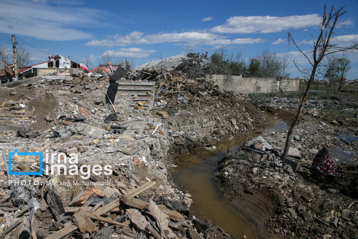 آثار حمله هوایی به روستای شفت گیلان در پی حمله متجاوزانه دشمن آمریکایی صهیونیستی به منطقه مسکونی در روستای عثماوندان از توابع شهرستان شفت استان گیلان ۶ نفر شهید و همچنین پنج منزل مسکونی کامل تخریب شده