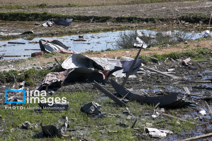 آثار حمله هوایی به روستای شفت گیلان در پی حمله متجاوزانه دشمن آمریکایی صهیونیستی به منطقه مسکونی در روستای عثماوندان از توابع شهرستان شفت استان گیلان ۶ نفر شهید و همچنین پنج منزل مسکونی کامل تخریب شده
