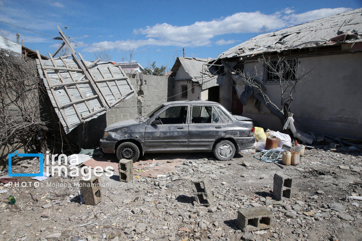 آثار حمله هوایی به روستای شفت گیلان در پی حمله متجاوزانه دشمن آمریکایی صهیونیستی به منطقه مسکونی در روستای عثماوندان از توابع شهرستان شفت استان گیلان ۶ نفر شهید و همچنین پنج منزل مسکونی کامل تخریب شده