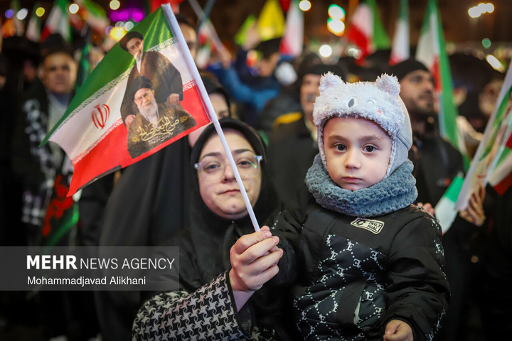 اجتماع حمایت از رزمندگان در مقابله با دشمن آمریکایی - صهیونی