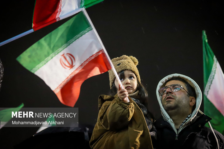 اجتماع حمایت از رزمندگان در مقابله با دشمن آمریکایی - صهیونی