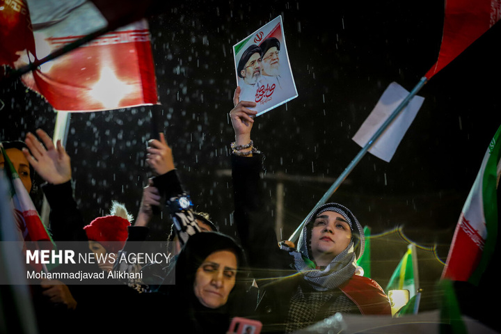 اجتماع حمایت از رزمندگان در مقابله با دشمن آمریکایی - صهیونی