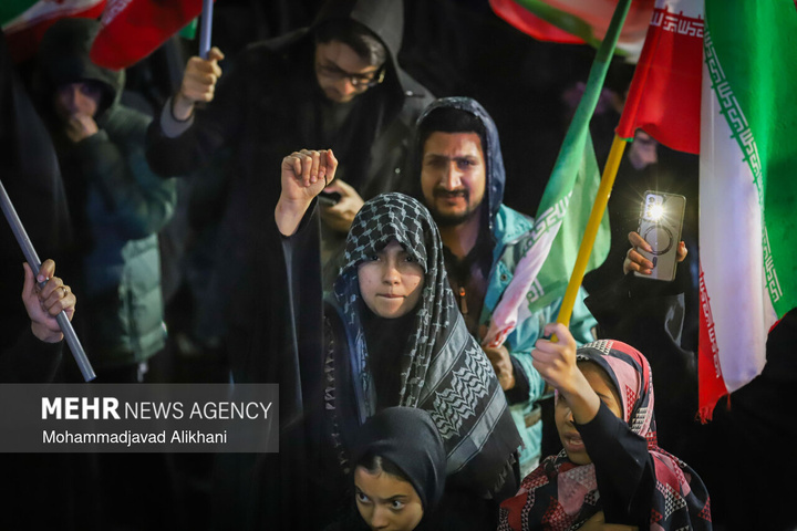 اجتماع حمایت از رزمندگان در مقابله با دشمن آمریکایی - صهیونی