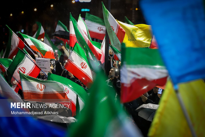 اجتماع حمایت از رزمندگان در مقابله با دشمن آمریکایی - صهیونی