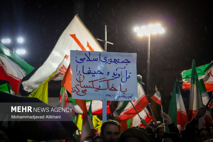 اجتماع حمایت از رزمندگان در مقابله با دشمن آمریکایی - صهیونی