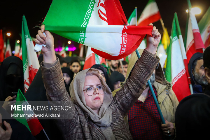 اجتماع حمایت از رزمندگان در مقابله با دشمن آمریکایی - صهیونی