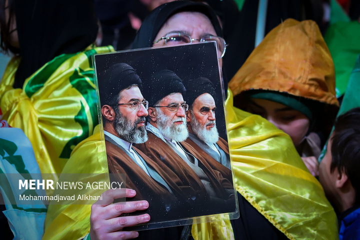 اجتماع حمایت از رزمندگان در مقابله با دشمن آمریکایی - صهیونی