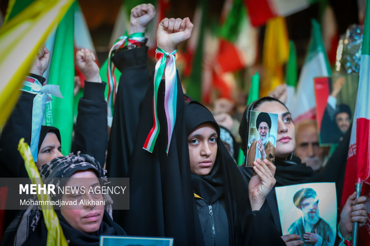 اجتماع حمایت از رزمندگان در مقابله با دشمن آمریکایی - صهیونی