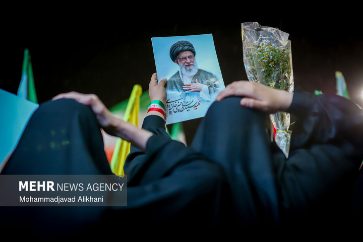 اجتماع حمایت از رزمندگان در مقابله با دشمن آمریکایی - صهیونی