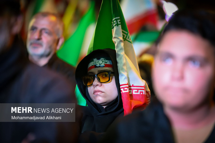 اجتماع حمایت از رزمندگان در مقابله با دشمن آمریکایی - صهیونی