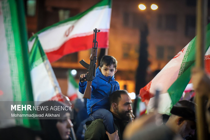 اجتماع حمایت از رزمندگان در مقابله با دشمن آمریکایی - صهیونی