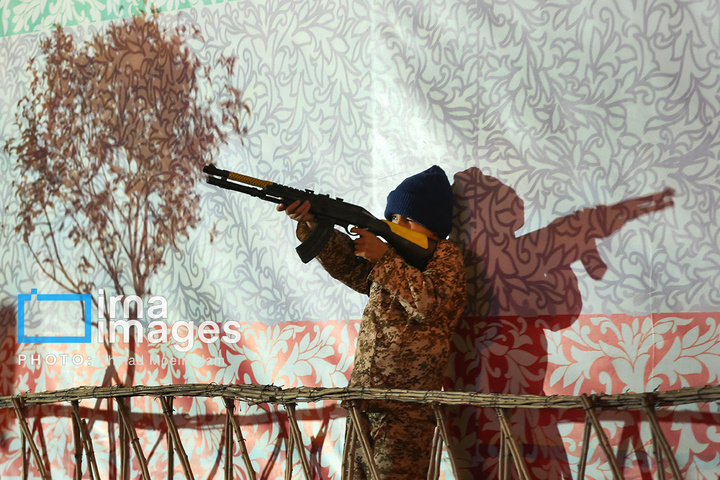 تجمع شبانه مردم در حمایت از مدافعان وطن در میدان انقلاب