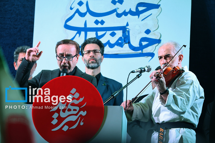 تجمع شبانه مردم در حمایت از مدافعان وطن در میدان انقلاب