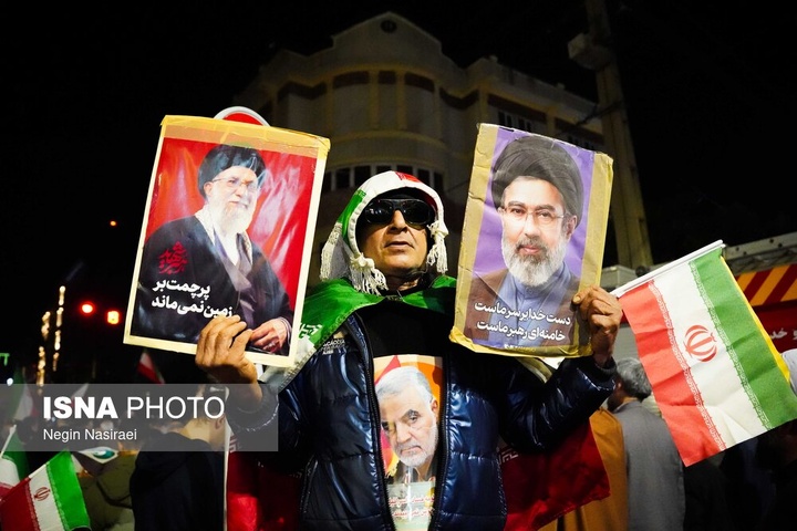 تجمع شبانه مردم در حمایت از مدافعان وطن - بابل