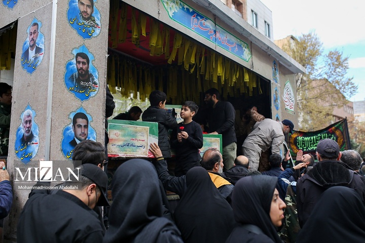 مراسم تشییع خانواده شهیدان شادکامی