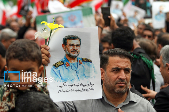 مراسم تشییع پیکر شهید علیرضا تنگسیری در بندرعباس