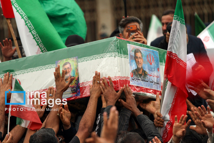 مراسم تشییع پیکر شهید علیرضا تنگسیری در بندرعباس