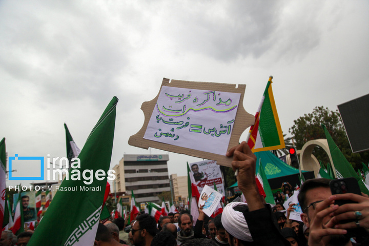 مراسم تشییع پیکر شهید علیرضا تنگسیری در بندرعباس