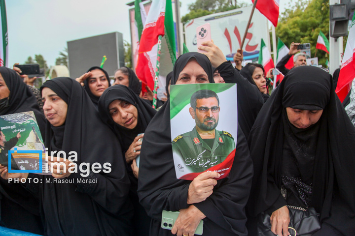 مراسم تشییع پیکر شهید علیرضا تنگسیری در بندرعباس