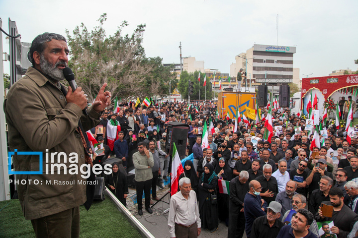 مراسم تشییع پیکر شهید علیرضا تنگسیری در بندرعباس