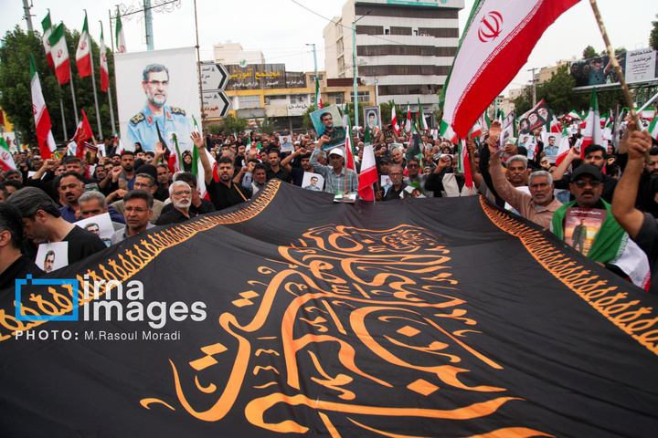 مراسم تشییع پیکر شهید علیرضا تنگسیری در بندرعباس