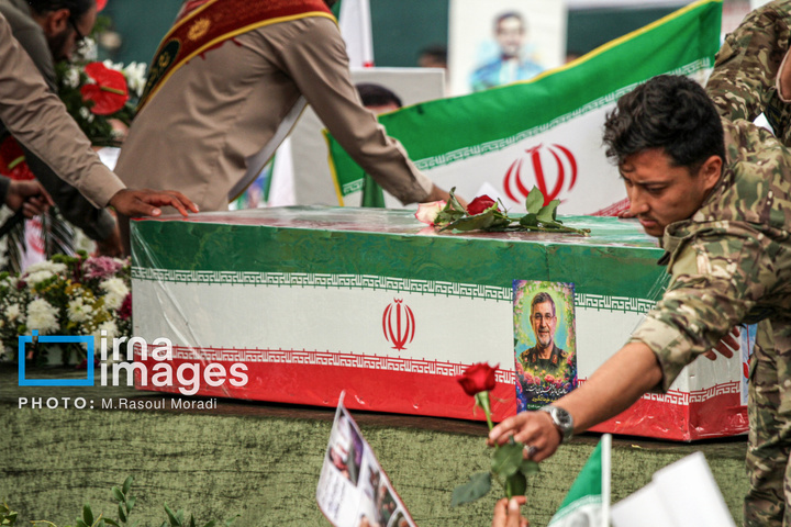 مراسم تشییع پیکر شهید علیرضا تنگسیری در بندرعباس