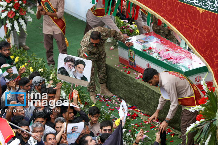 مراسم تشییع پیکر شهید علیرضا تنگسیری در بندرعباس