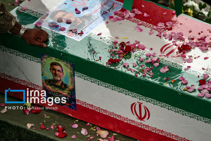 مراسم تشییع پیکر شهید علیرضا تنگسیری در بندرعباس