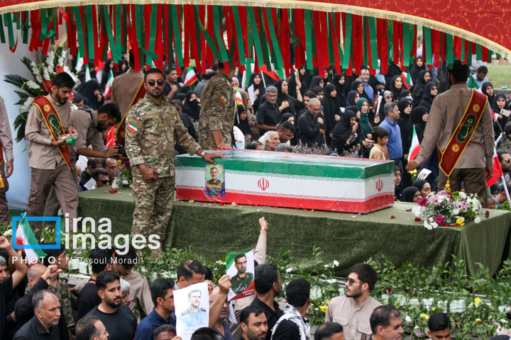 مراسم تشییع پیکر شهید علیرضا تنگسیری در بندرعباس