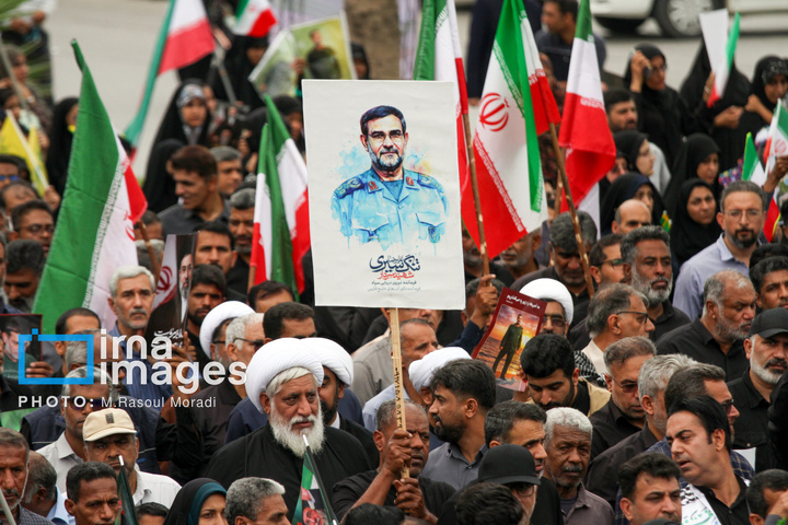 مراسم تشییع پیکر شهید علیرضا تنگسیری در بندرعباس