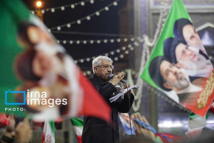 اهتزاز پرچم و تجدید بیعت با نظام جمهوری اسلامی ایران در حرم مطهر رضوی