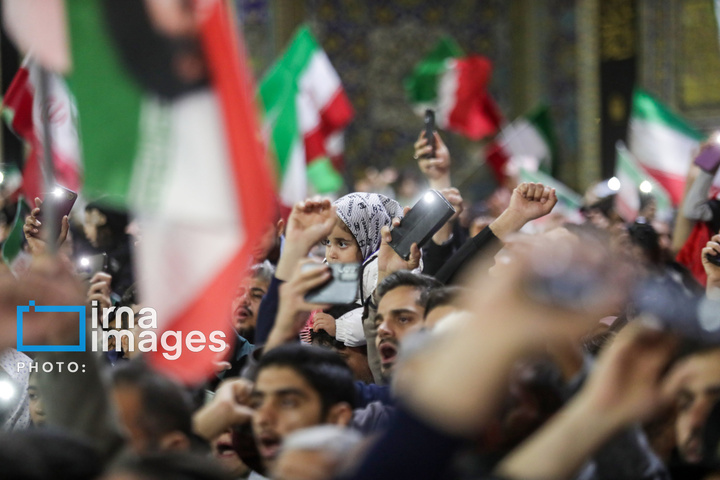 اهتزاز پرچم و تجدید بیعت با نظام جمهوری اسلامی ایران در حرم مطهر رضوی