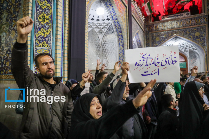 اهتزاز پرچم و تجدید بیعت با نظام جمهوری اسلامی ایران در حرم مطهر رضوی