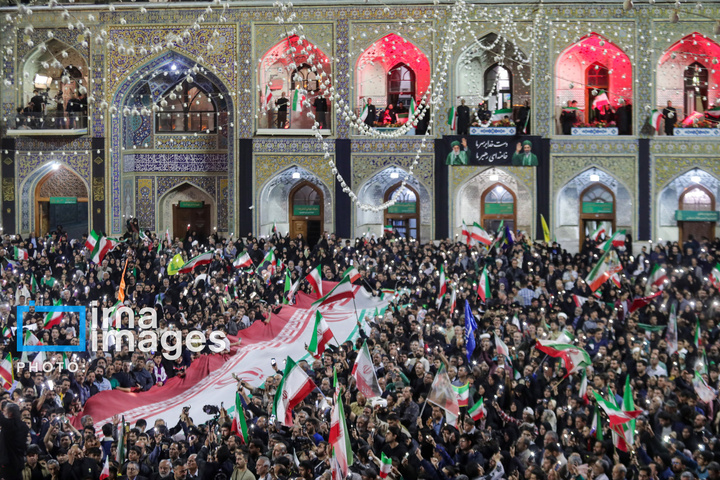 اهتزاز پرچم و تجدید بیعت با نظام جمهوری اسلامی ایران در حرم مطهر رضوی