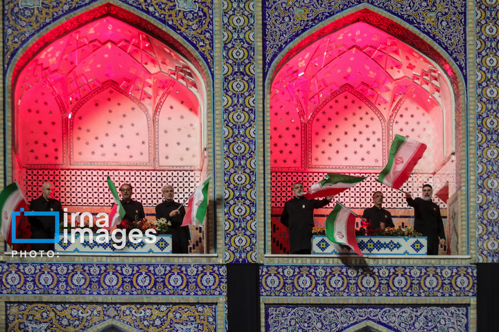 اهتزاز پرچم و تجدید بیعت با نظام جمهوری اسلامی ایران در حرم مطهر رضوی