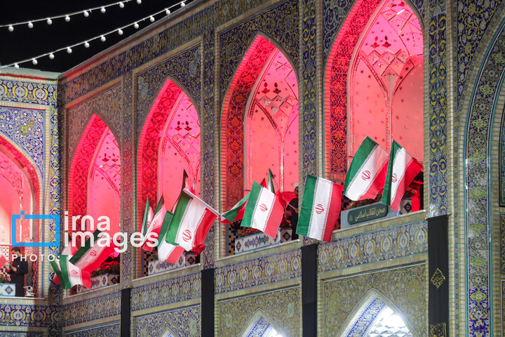 اهتزاز پرچم و تجدید بیعت با نظام جمهوری اسلامی ایران در حرم مطهر رضوی